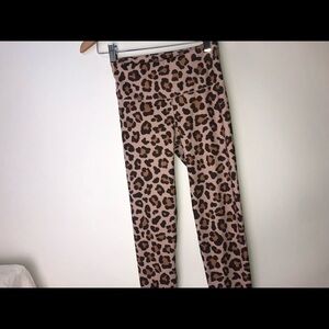 Pink Lily Animal‎ Print Leggings Size Small, Leopard